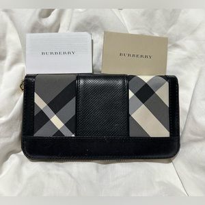 Vintage BURBERRY zip around black wallet credit card holder in tartan pattern